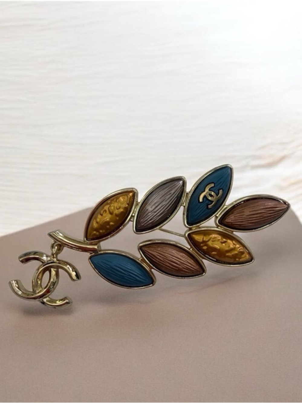 CHANEL Pearl Crystal CC Leaf Brooch in Silver